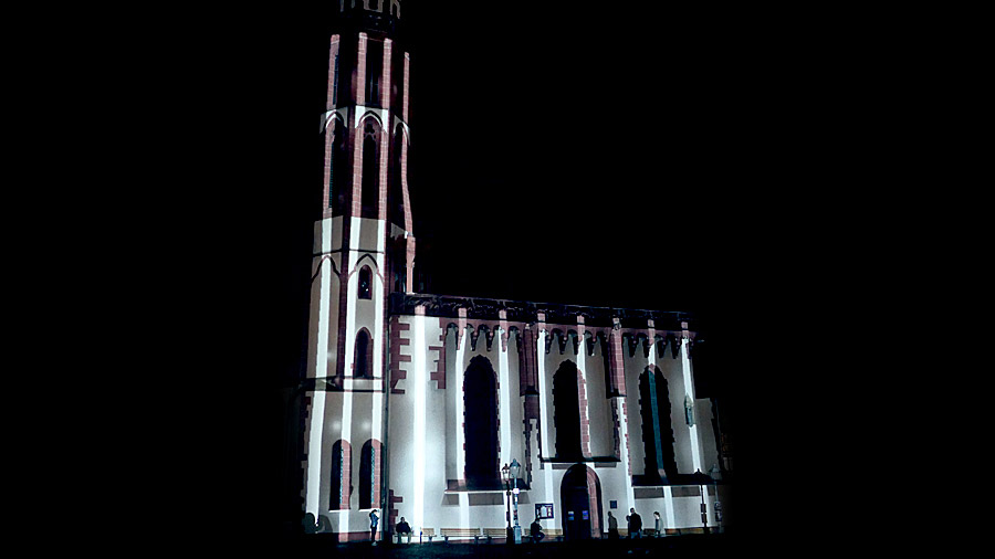 studio-eigengrau-luminale-videomapping-frankfurt-roemer-lichtkunst-small-04