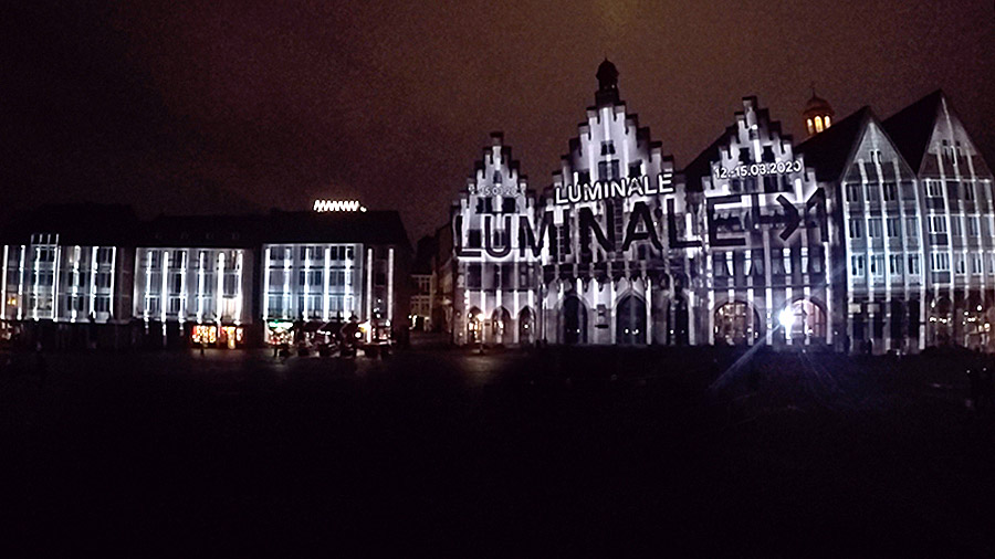 studio-eigengrau-luminale-videomapping-frankfurt-roemer-lichtkunst-small-08