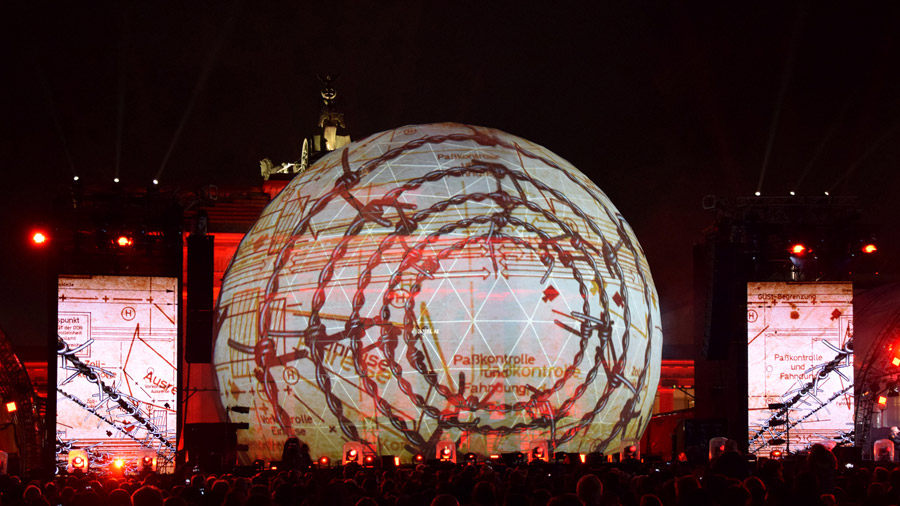 studio-eigengrau-mauerfall-show-dome-projection-small_09